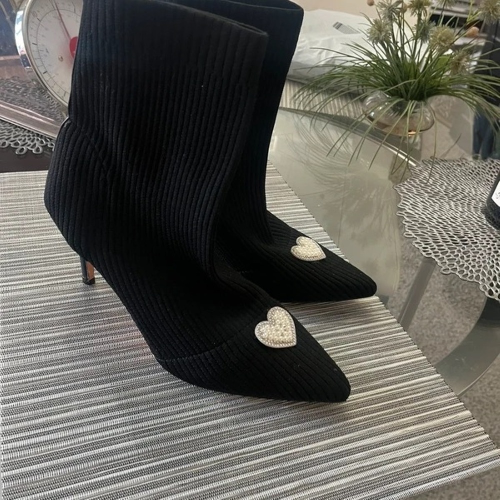 Chic Black Heeled Boots with Heart Accent